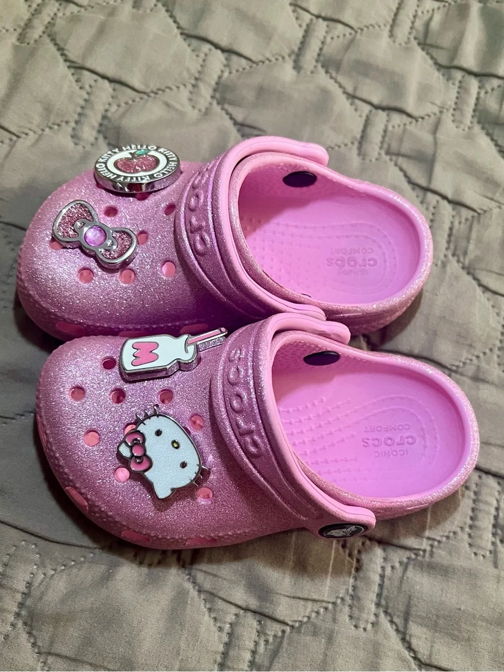 CROCS Kids Pink Glitter Clogs with Kitty Jibbitz 7c